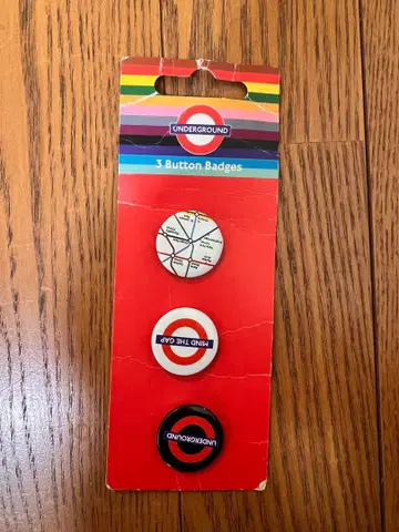 런던 지하철 배지 세트
