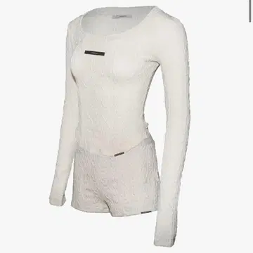 THEREDTHREAD S 케이블 니트 앙상블