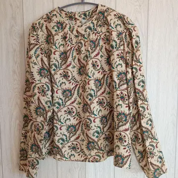새상품급 투모로우랜드 솔레이아 페이즐리 36 사이즈 블라우스