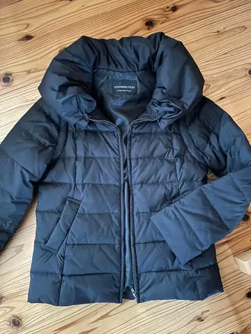 STRAWBERRY FIELDS 네이비 다운 자켓