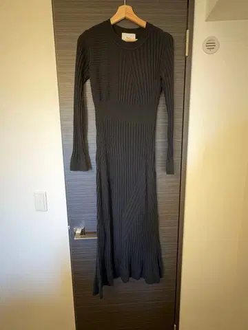 iNella 블랙 롱 니트 원피스