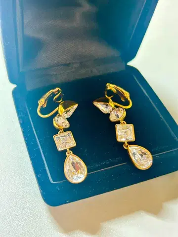 SWAROVSKI 스와로브스키 귀찌