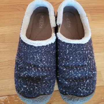 KEEN 브라운 계열 슬립온