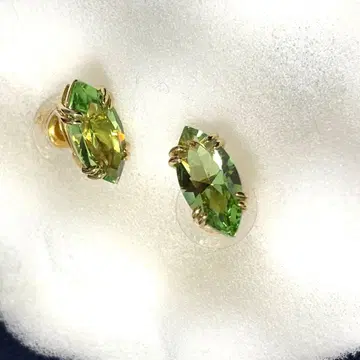 스와로브스키 Gema 스터드 귀걸이 마키스컷 옐로우 그린