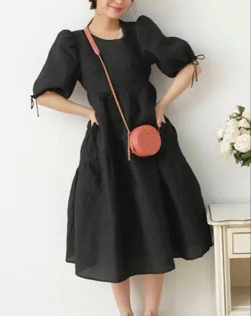 메종 마블 블랙 퍼프 슬리브 티어드 드레스