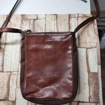 DAKOTA 브라운 가죽 숄더백