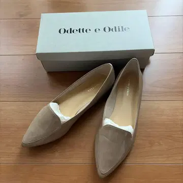 유나이티드 애로우즈 오데트 에 오딜 베이지 펌프스