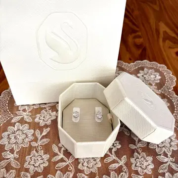 SWAROVSKI 크리스탈 스터드 귀걸이