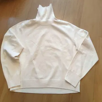 UNIQLO 3D 수플레 얀 터틀넥 스웨터