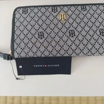 타미힐피거 장지갑