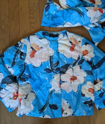 ESCADA 꽃무늬 다운 자켓 연예인 착용