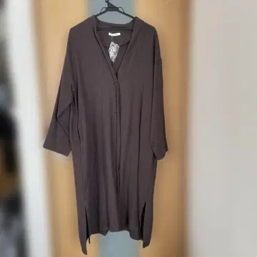 블루윌로우 다크 브라운 버튼 가디건