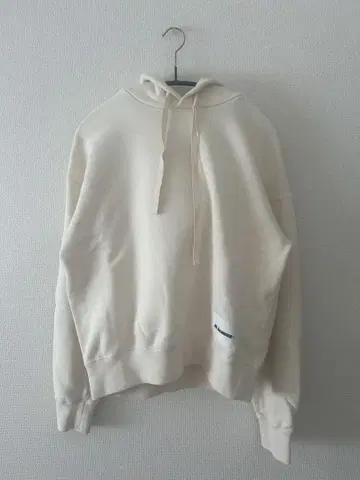 질 샌더+ 크림색 후드티