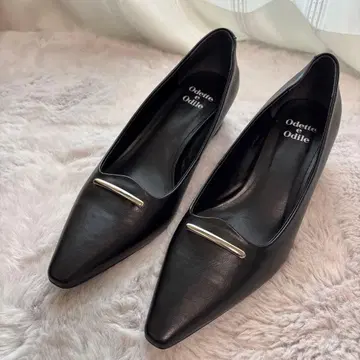 새상품 미사용 ODETTE E ODILE 메탈 바 펌프스 24.5 블랙