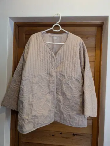 미사용 새상품 TSUHARU 플라워 스티치 퀼트 자켓