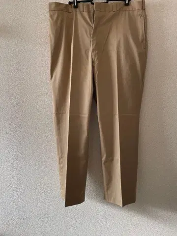 베이지 스트레이트 핏 슬랙스