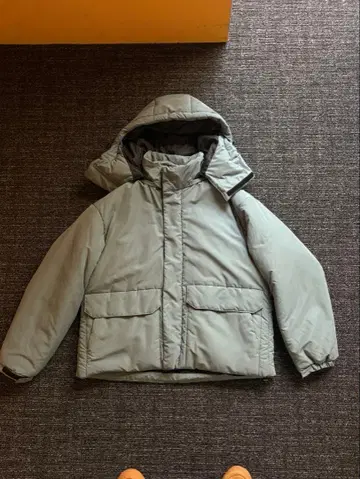 그레이 후드 부착 다운 자켓