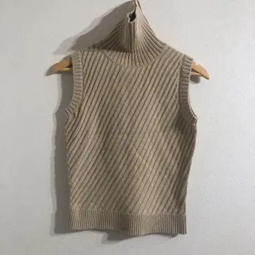 베이지 슬리브리스 니트