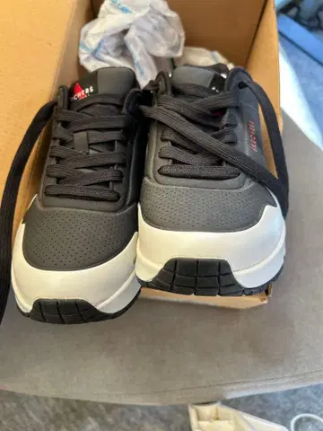 에어 쿠션 포함 스포츠 슈즈