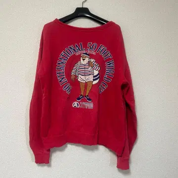 빨간색 프린트 맨투맨 트레이닝복