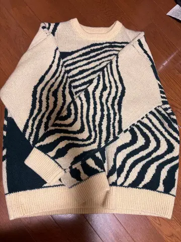 INHERIT 지브라 패턴 니트 스웨터
