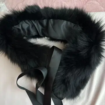 블랙 폭스 리본 포함 탈부착 카라
