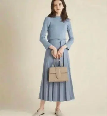 미라 오웬 보트넥 리브 니트 플리츠 원피스