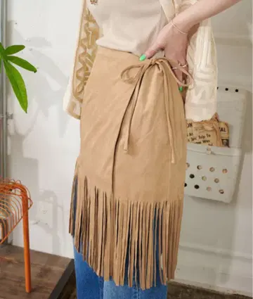 베이세스톡 프린지 랩 스커트 브라운