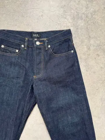 A.P.C. 스트레이트 데님 다크 인디고