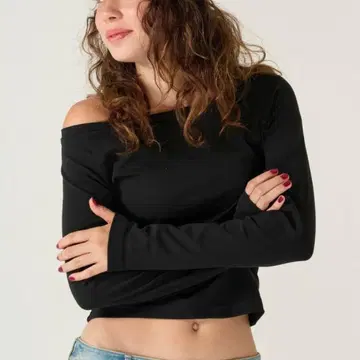 자수 보트넥 티셔츠 TINA: JOJUN 블랙