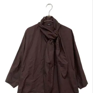 LOEFF 리본 포함 다크 브라운 셔츠