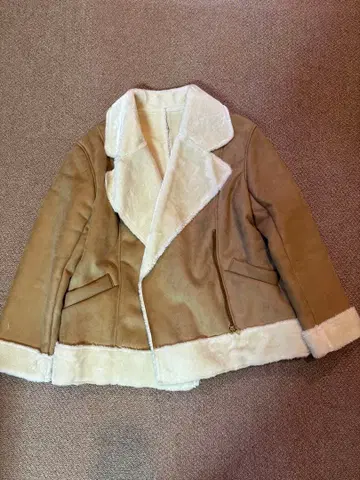 베이지 인조 모피 숏 무스탕 코트