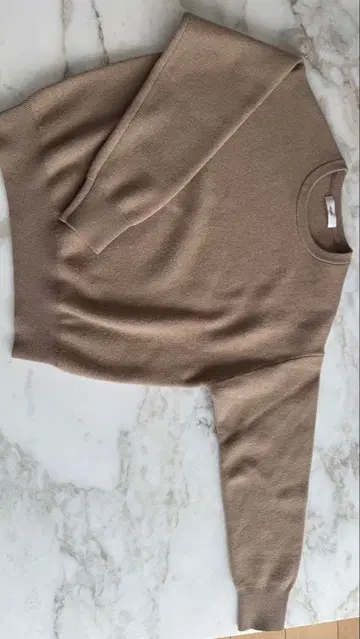 에브레 베이지 긴팔 니트 스웨터