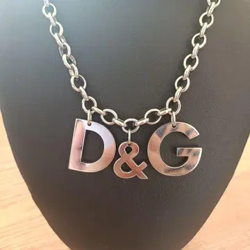 돌체앤가바나 목걸이 참 포함 로고 실버 컬러