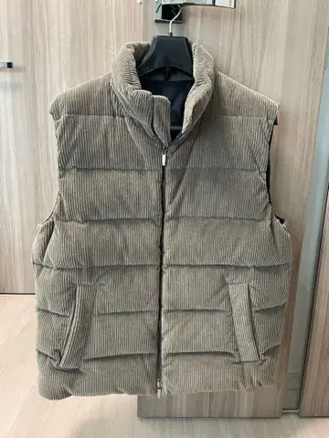 [미사용 가까움] 슬로우웨어 몬테도르 다운 베스트 올리브 그레이 50