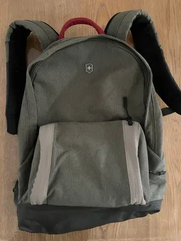 victorinox 올리브 그린 백팩