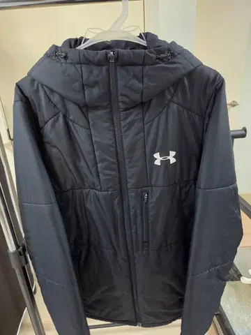언더아머 블랙 후드 자켓 클리닝 완료
