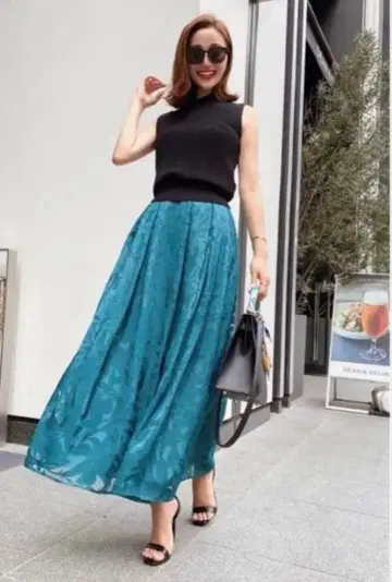 다크 그린 플레어 스커트 F 사이즈 sheer