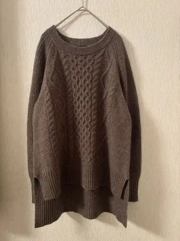 밴야드 스톰 앞뒤 밑단 단차 케이블 짜임 니트