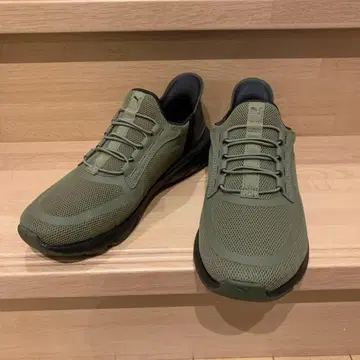 PUMA SOFTRIDE 올리브 스니커즈