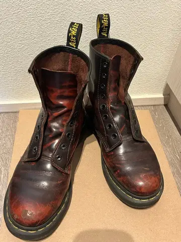 닥터 마틴 체리 브라운 워크 부츠