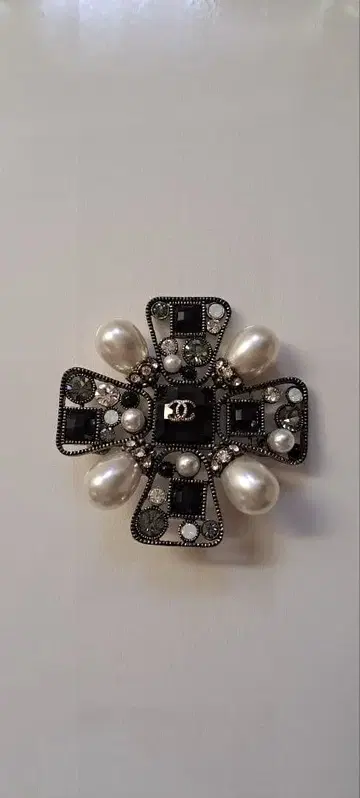 펄과 스톤의 크로스형 브로치