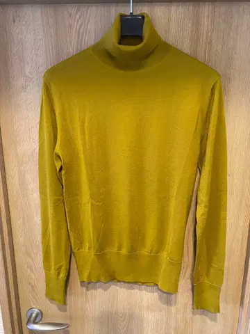 질 샌더 터틀넥 니트 머스타드