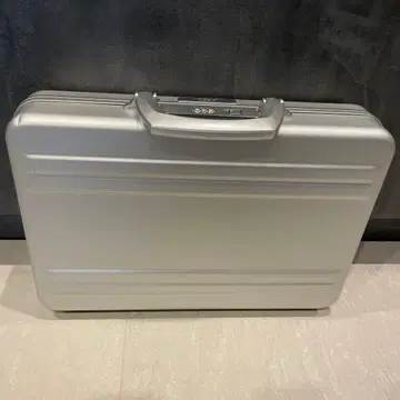 제로 할리버튼 아타셰 케이스 실버