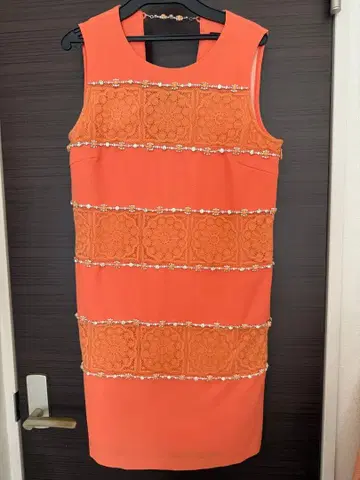 릴리 브라운 슬리브리스 원피스