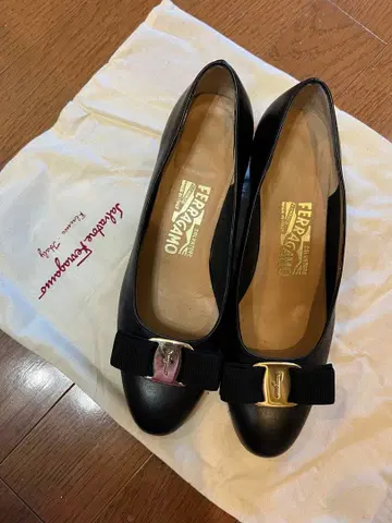 Ferragamo 블랙 리본 포함 펌프스