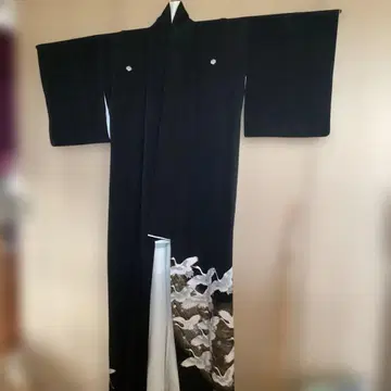 검은색 전통 예복 기모노 학 그림 은사 자수 블랙 베이스