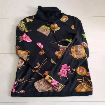 꽃무늬 프린트 하이넥 니트 긴팔 LEONARD M