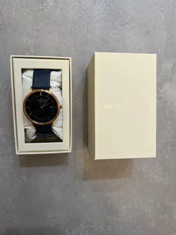 새상품, 보증서 포함 THE CLOCK HOUSE 손목시계 네이비/골드
