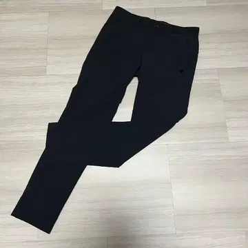 새상품급 데상트 골프 남성용 골프웨어 스트레치 팬츠 L 82cm 블랙